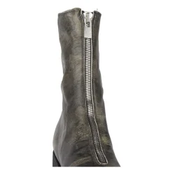 Boot with front zip