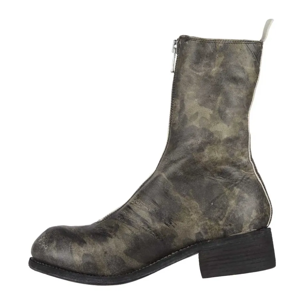 Boot with front zip