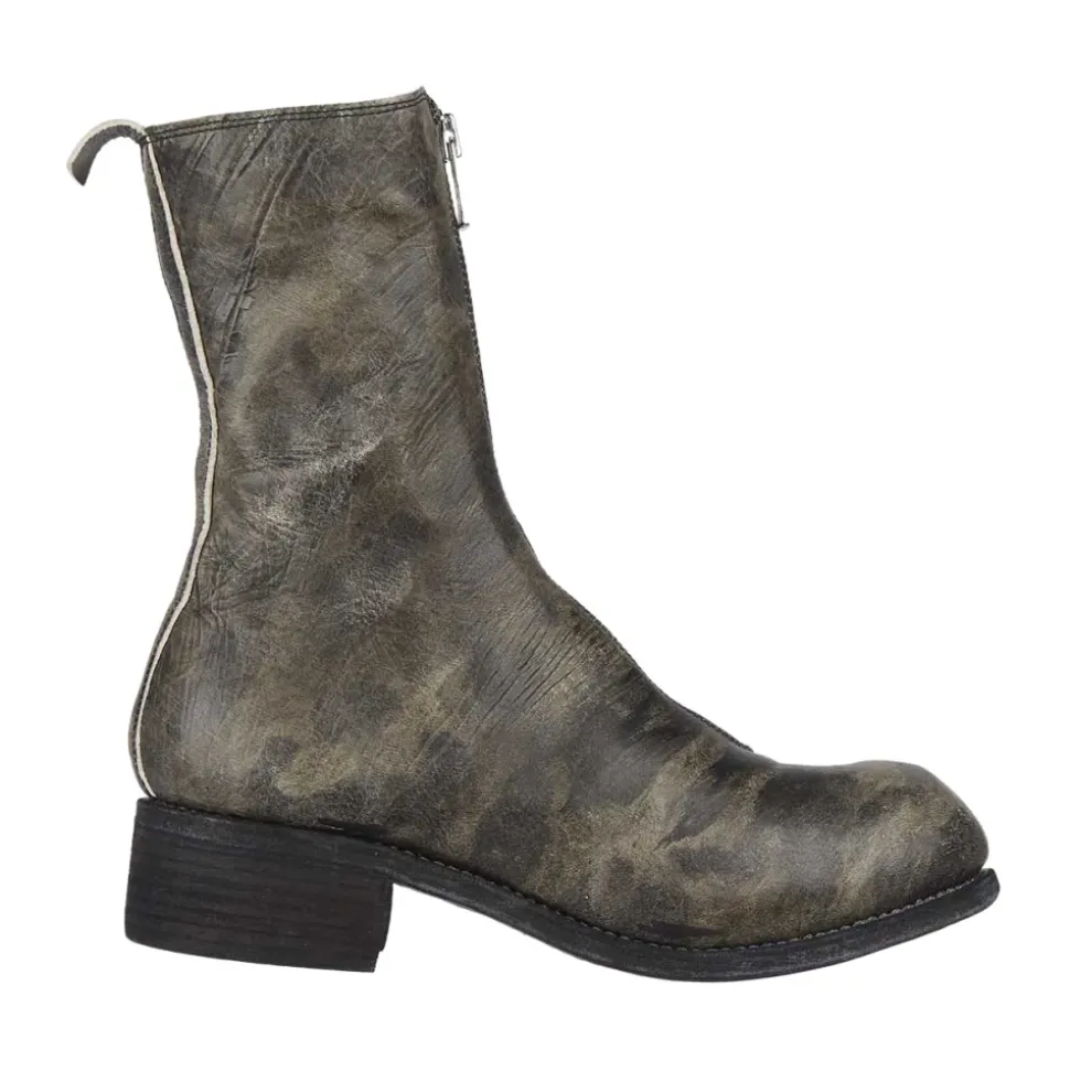 Boot with front zip