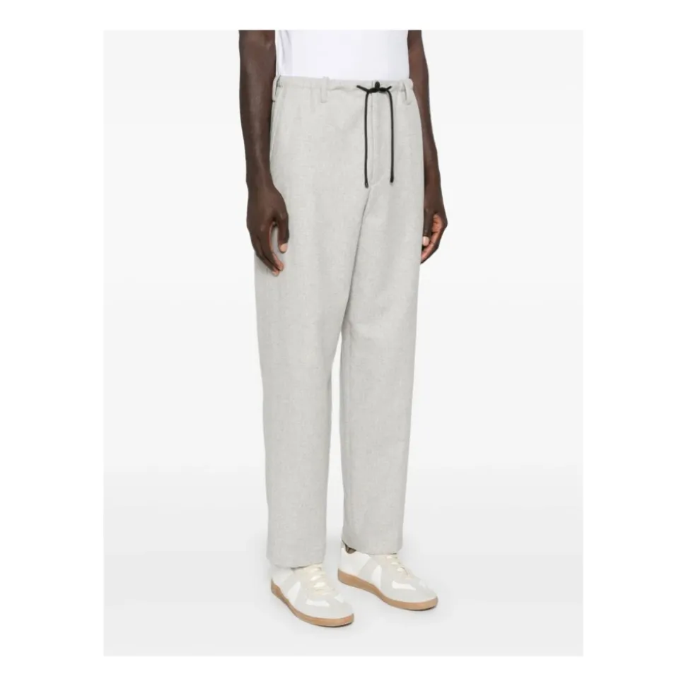 Chinos
