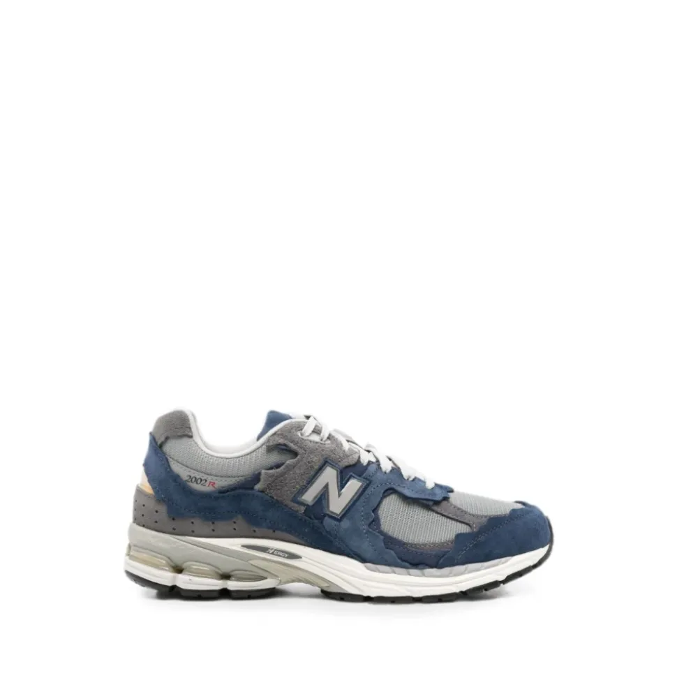 2002D Sneakers