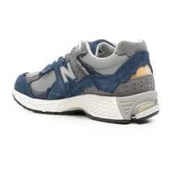 2002D Sneakers