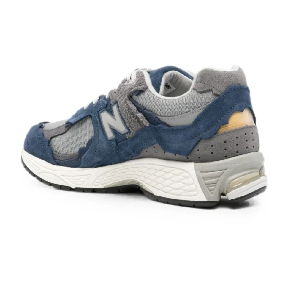 2002D Sneakers