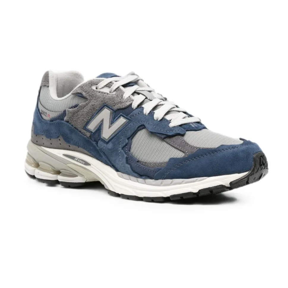 2002D Sneakers