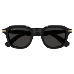 Elegant Sunglasses with Metal Detail