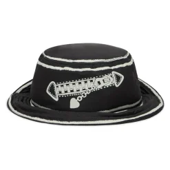 Hat with contrasting details