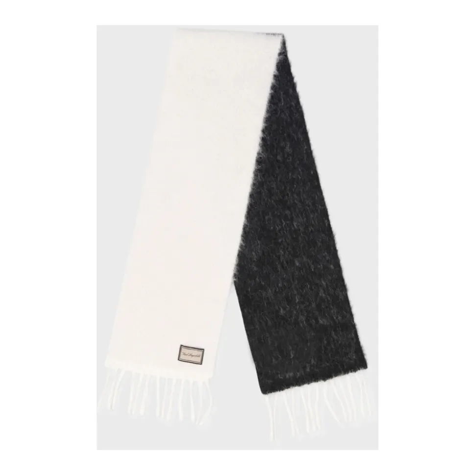 Hotel Karl Scarf