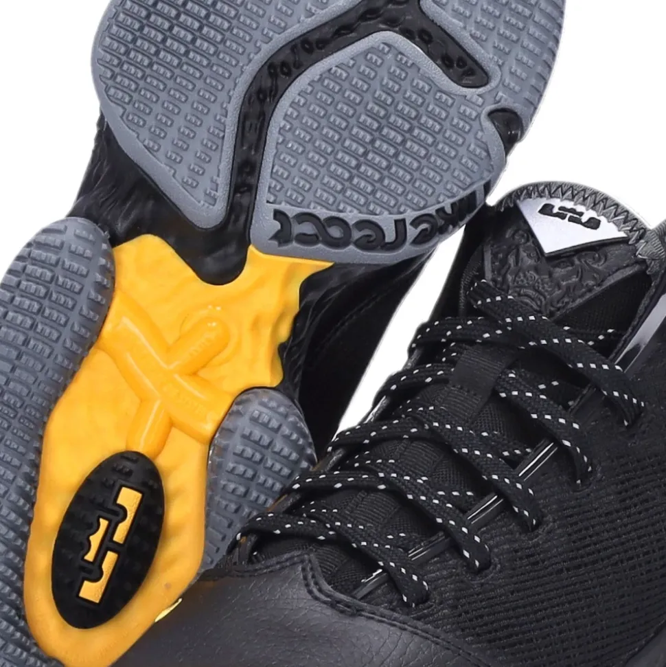 LeBron XIX Low Basketball Shoes