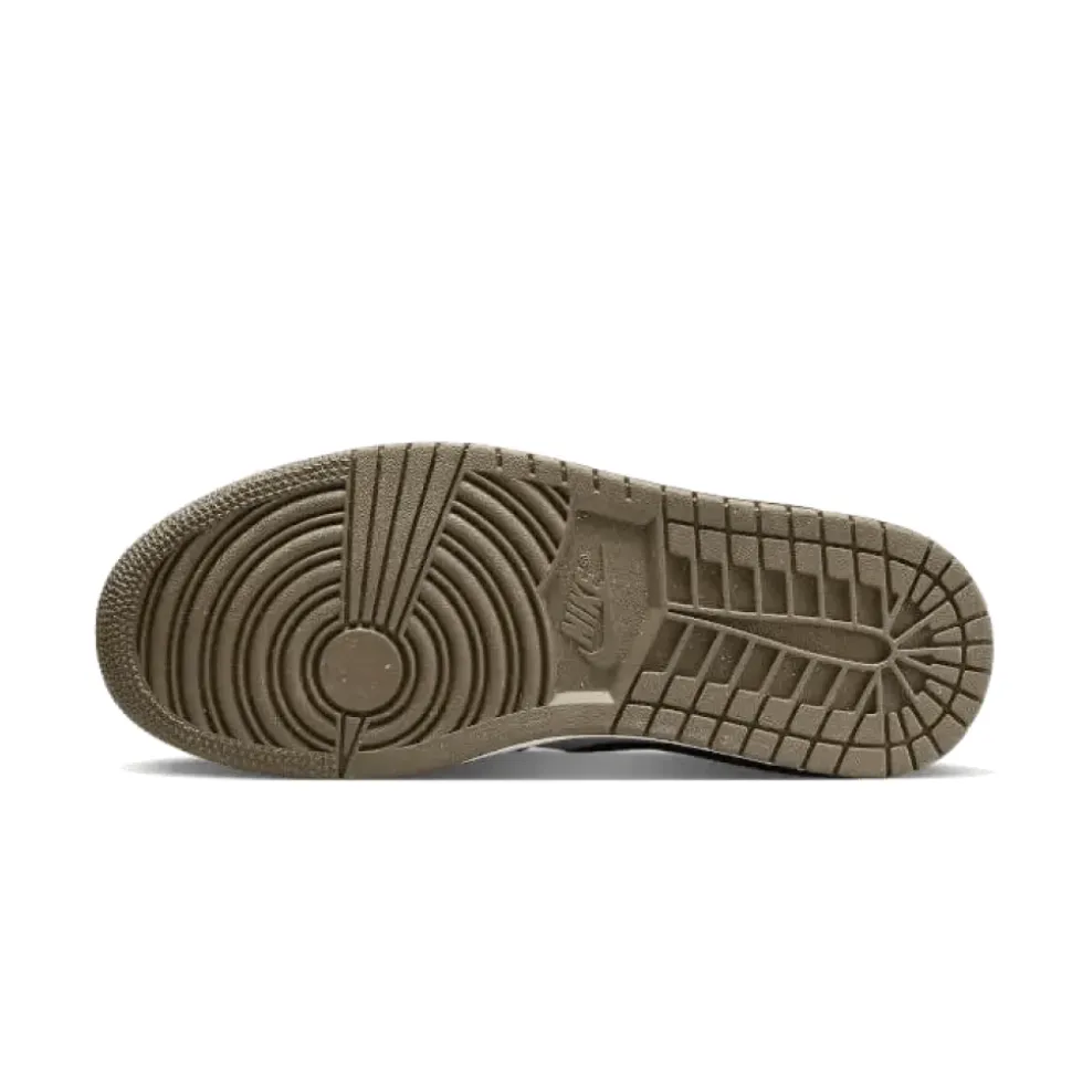 Light Olive Low SE Sneakers