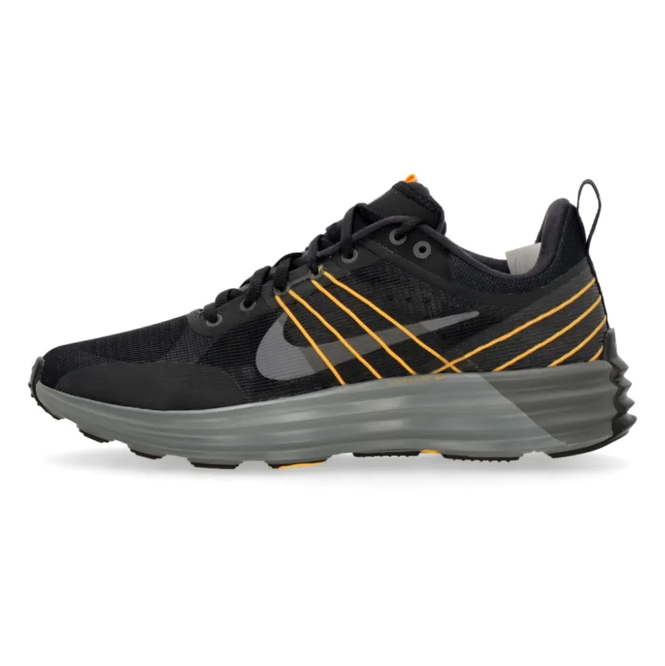 Lightweight Running Shoe with Reflective Design