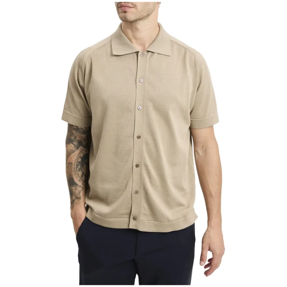 L'overshirt a manica corta