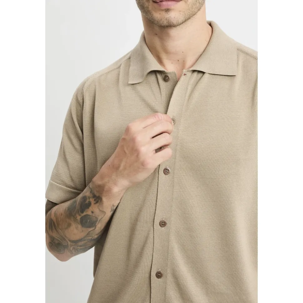 L'overshirt a manica corta