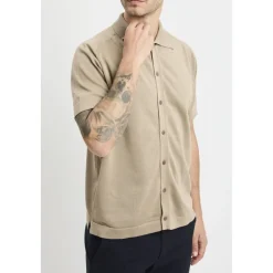 L'overshirt a manica corta