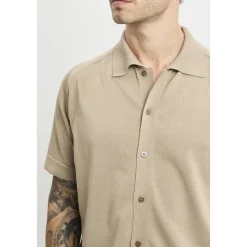 L'overshirt a manica corta