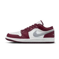 Low Bordeaux Sneakers Elegant Design