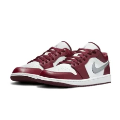 Low Bordeaux Sneakers Elegant Design
