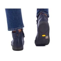 Mid-top Sneaker
