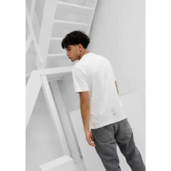 7M001327 T-Shirt