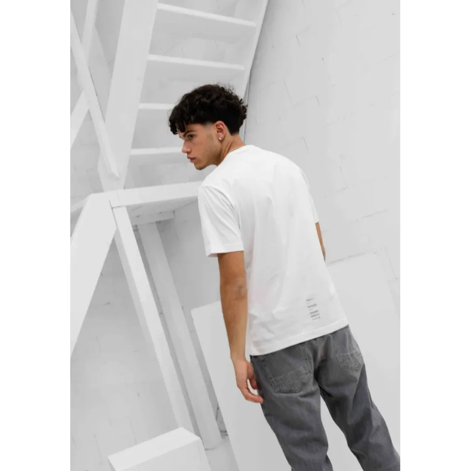 7M001327 T-Shirt