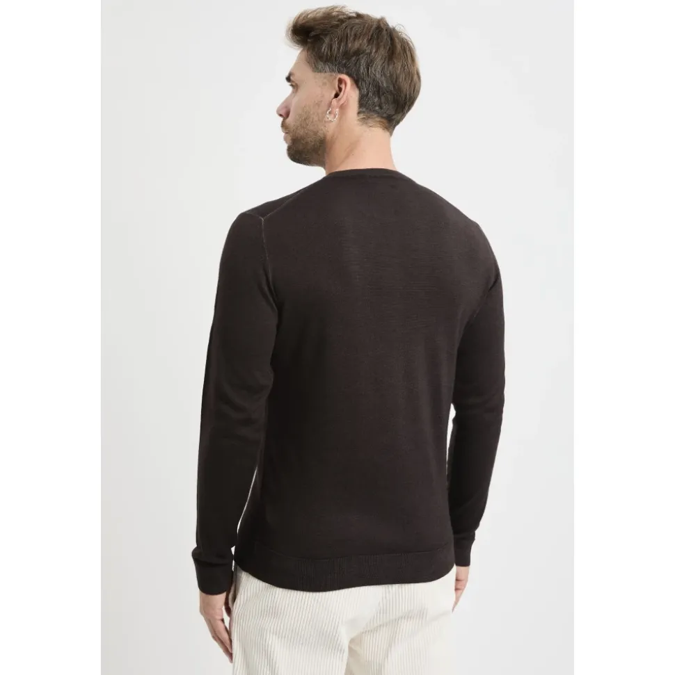 Round-neck Knit
