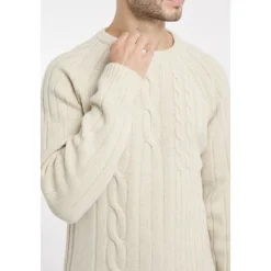 Round-neck Knit with Cable Stitch
