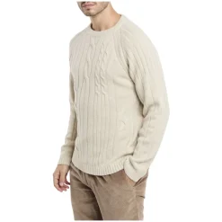 Round-neck Knit with Cable Stitch