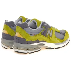 2002R Sneaker