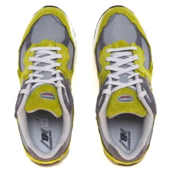 2002R Sneaker