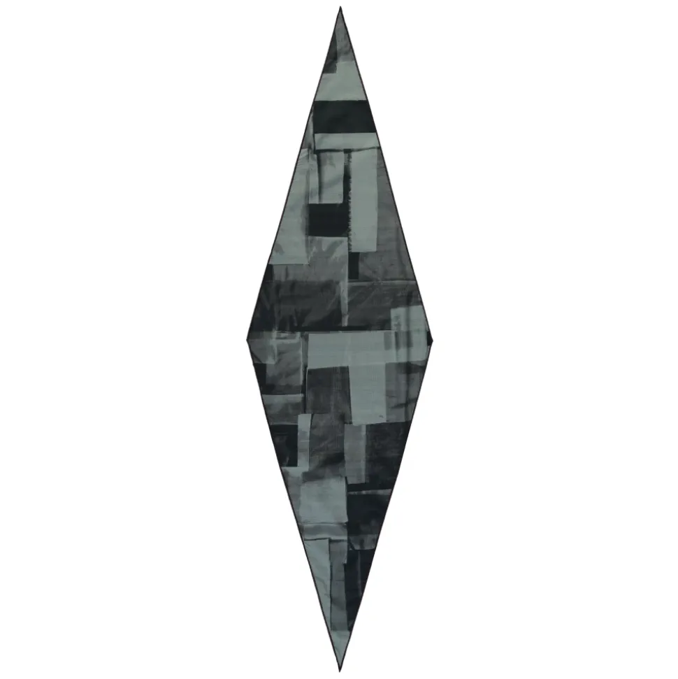 Scarf with Pointed Profile
