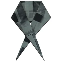 Scarf with Pointed Profile