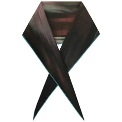 Scarf with pointed profile