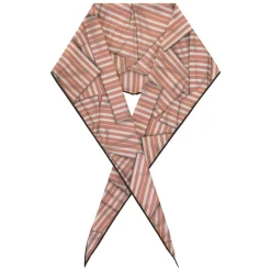Scarf with pointed profile