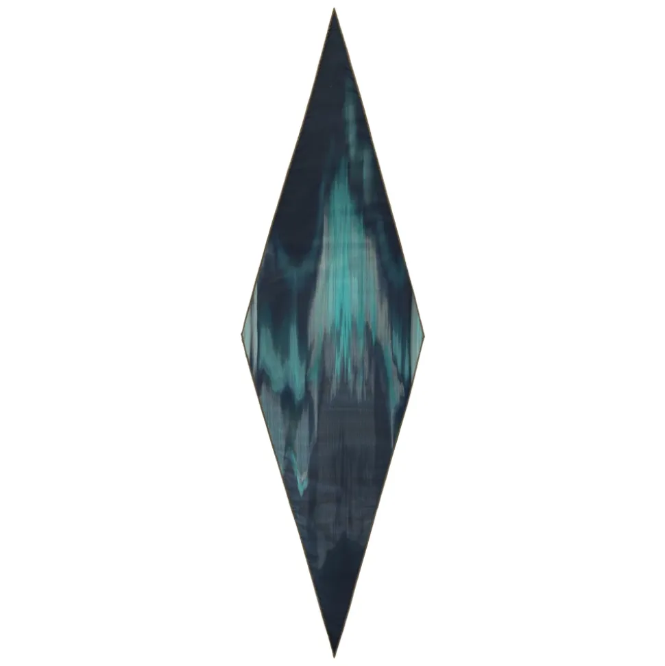 Scarf with pointed profile