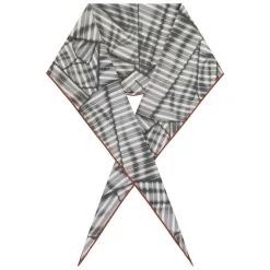 Scarf with pointed profile