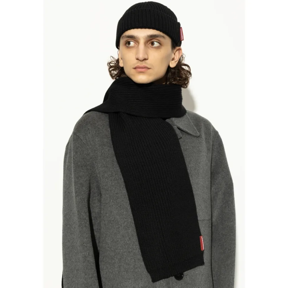 Set: hat and scarf