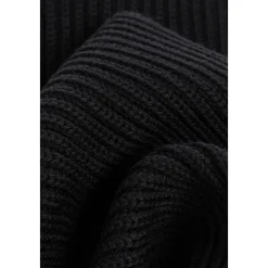 Set: hat and scarf