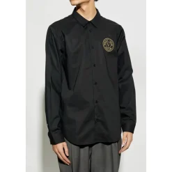 Shirt with embroidered logo