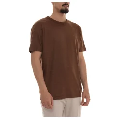 Short-sleeved round-necked T-shirt