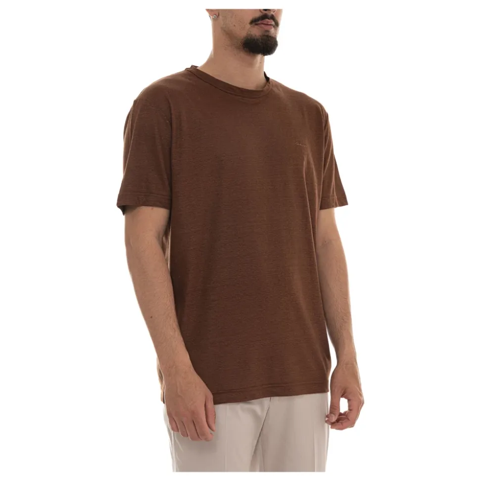 Short-sleeved round-necked T-shirt