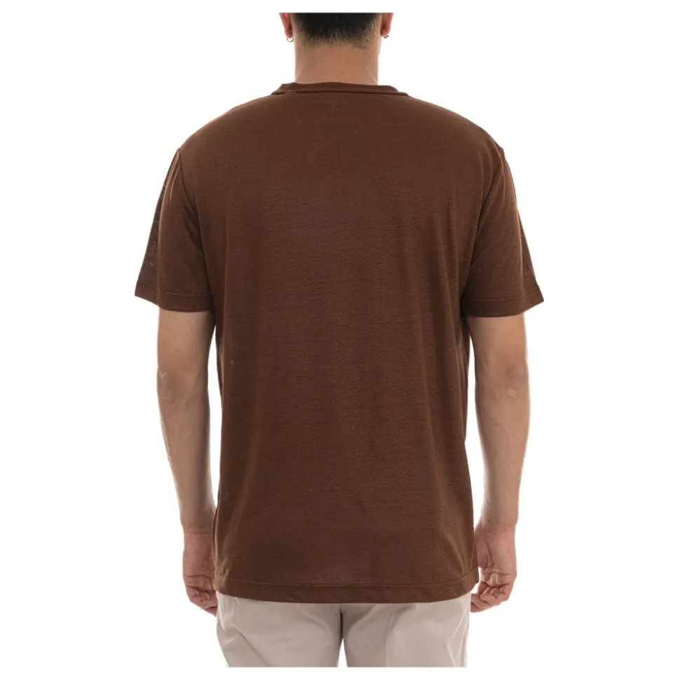 Short-sleeved round-necked T-shirt