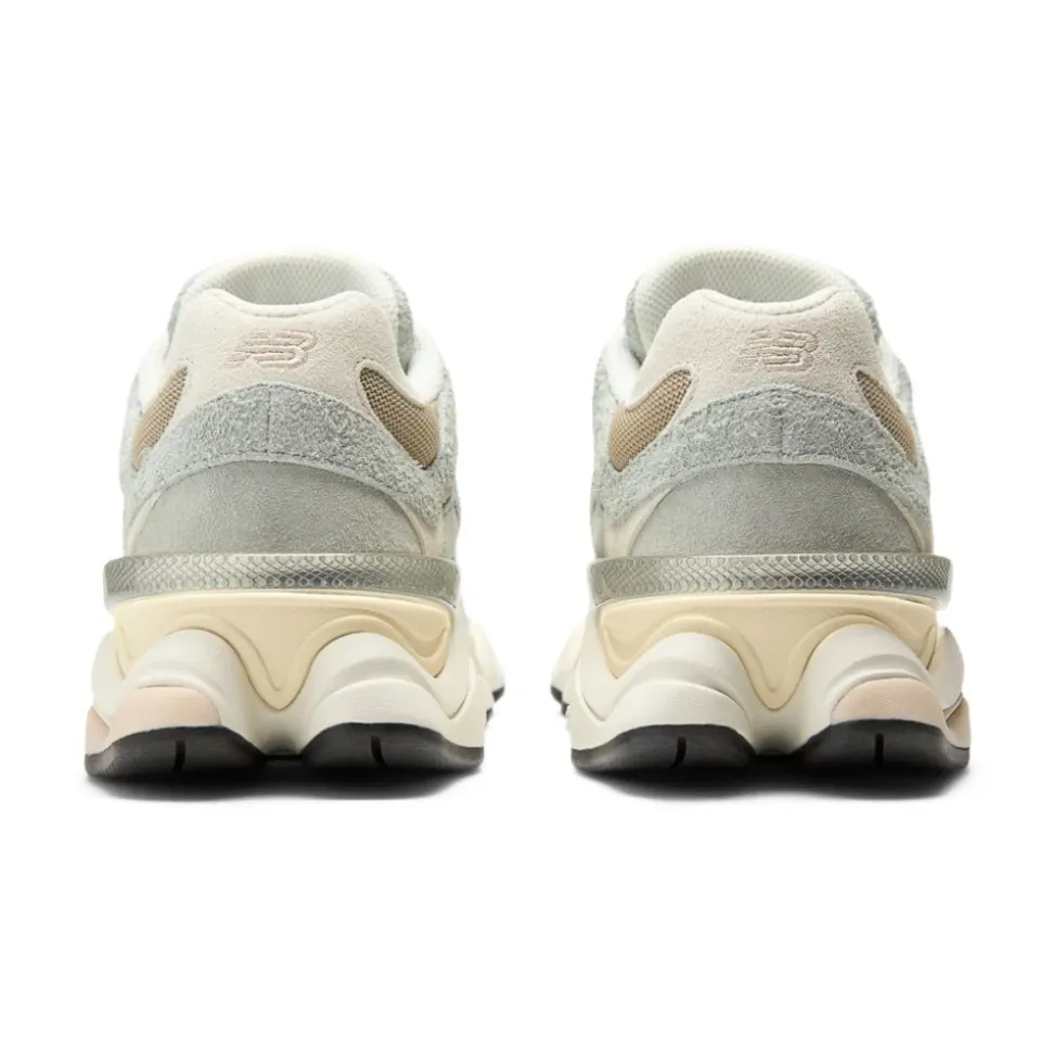 9060 Sneakers