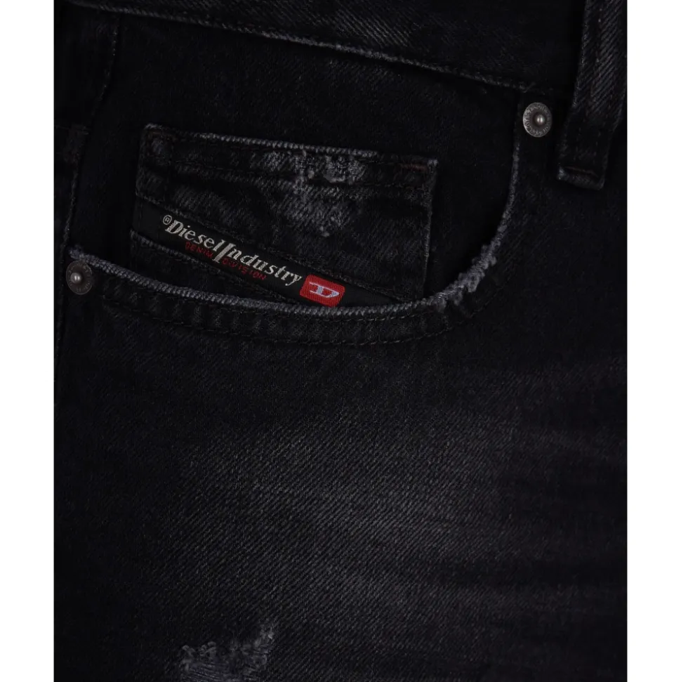 Straight Jeans