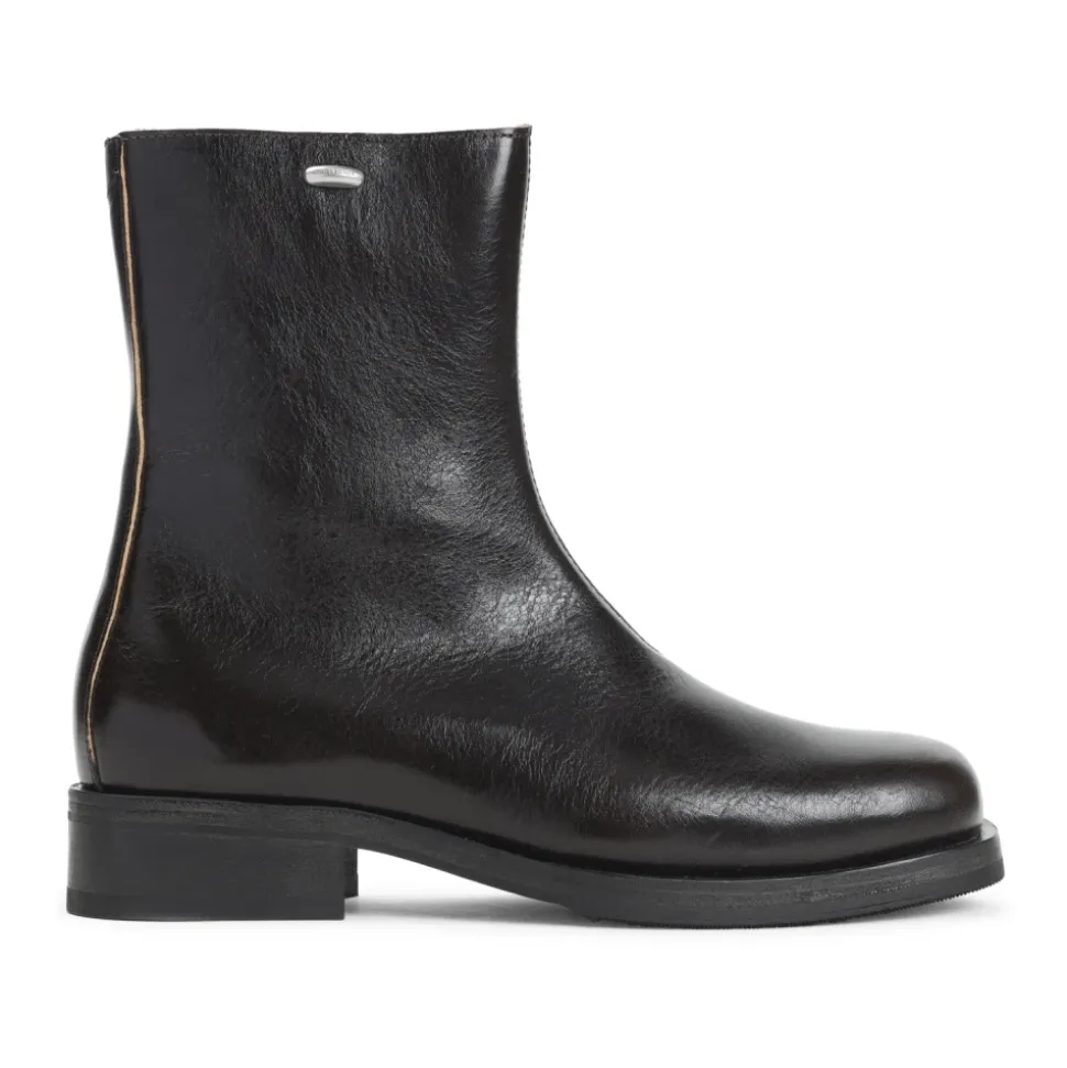 Stylish Boot for Trucks