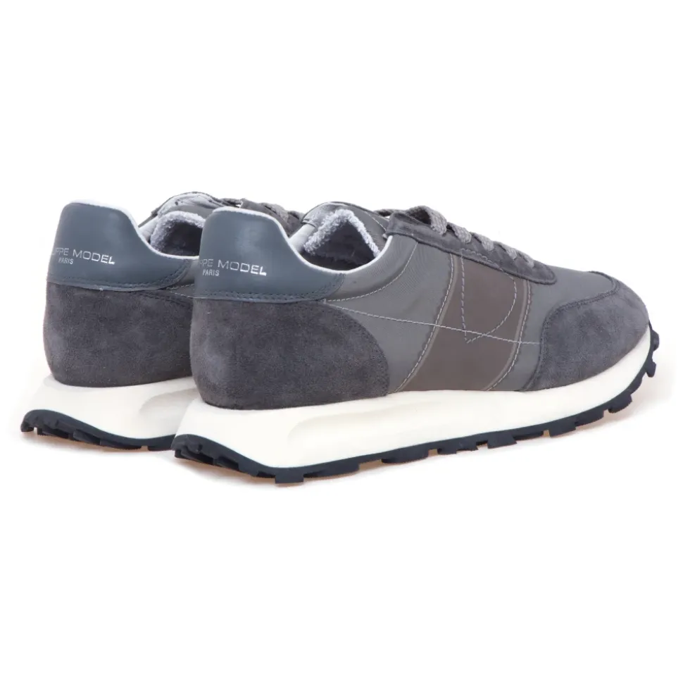 Tour Sneaker
