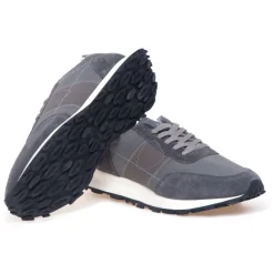 Tour Sneaker