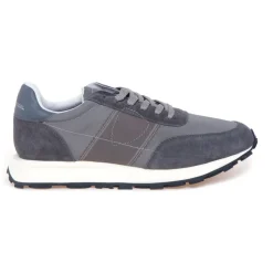 Tour Sneaker