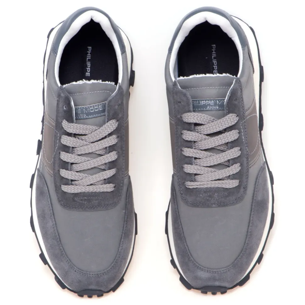 Tour Sneaker