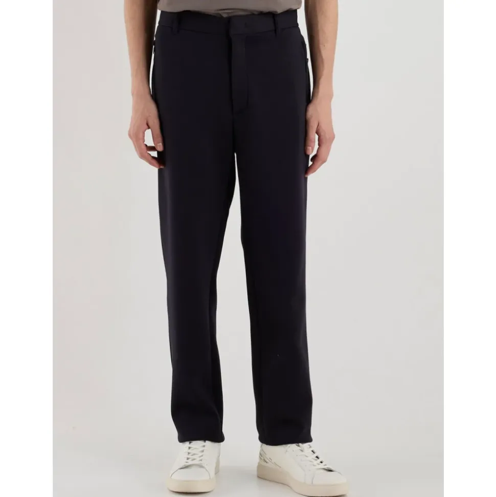 Trousers with zip pockets