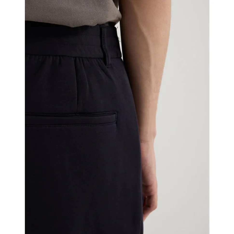 Trousers with zip pockets