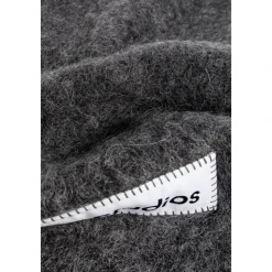 Two-tone wool scarf